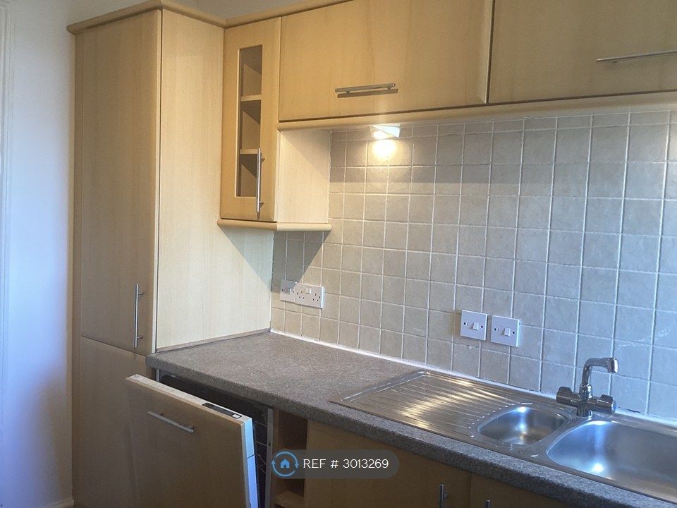 Property photo 3 of 23 Kitchen