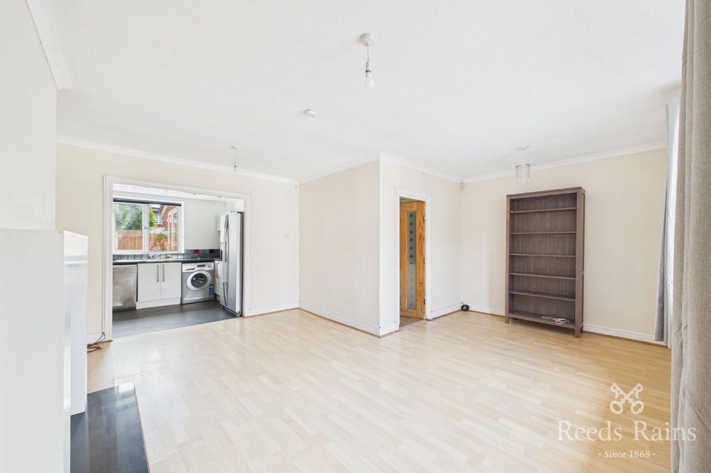 Property photo 2 of 15 Picture No. 30