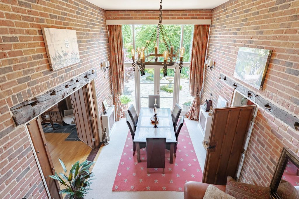 Property photo 3 of 32