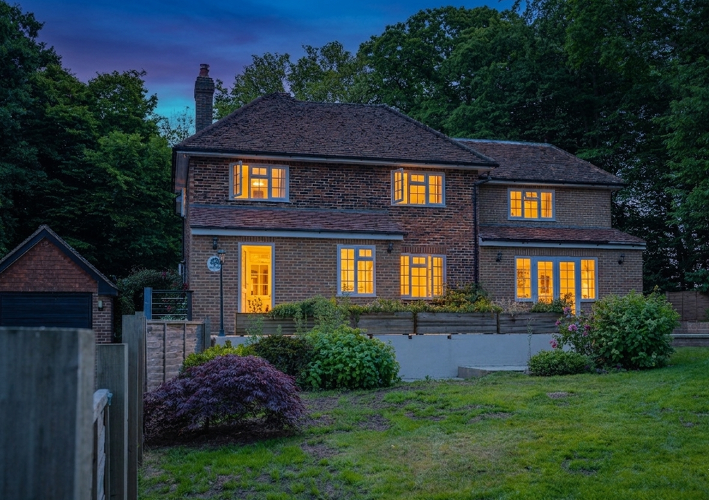 Property photo 1 of 23 Twilight