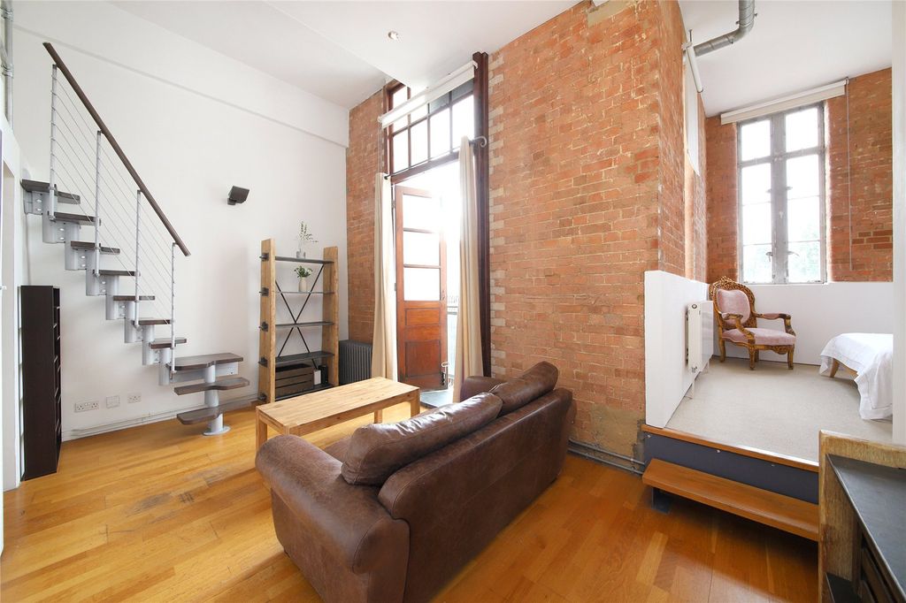 Property photo 1 of 13 Living Room