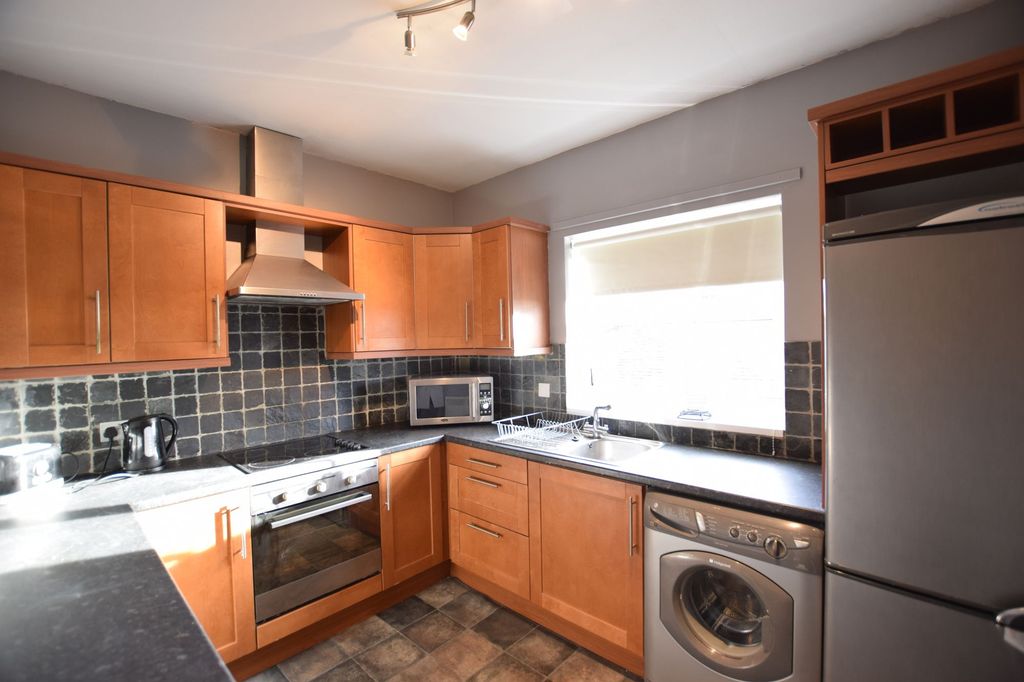 Property photo 1 of 6 Kitchen