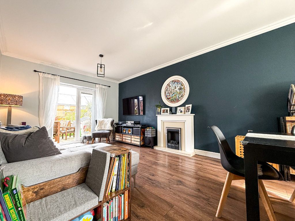 Property photo 2 of 28 3991395