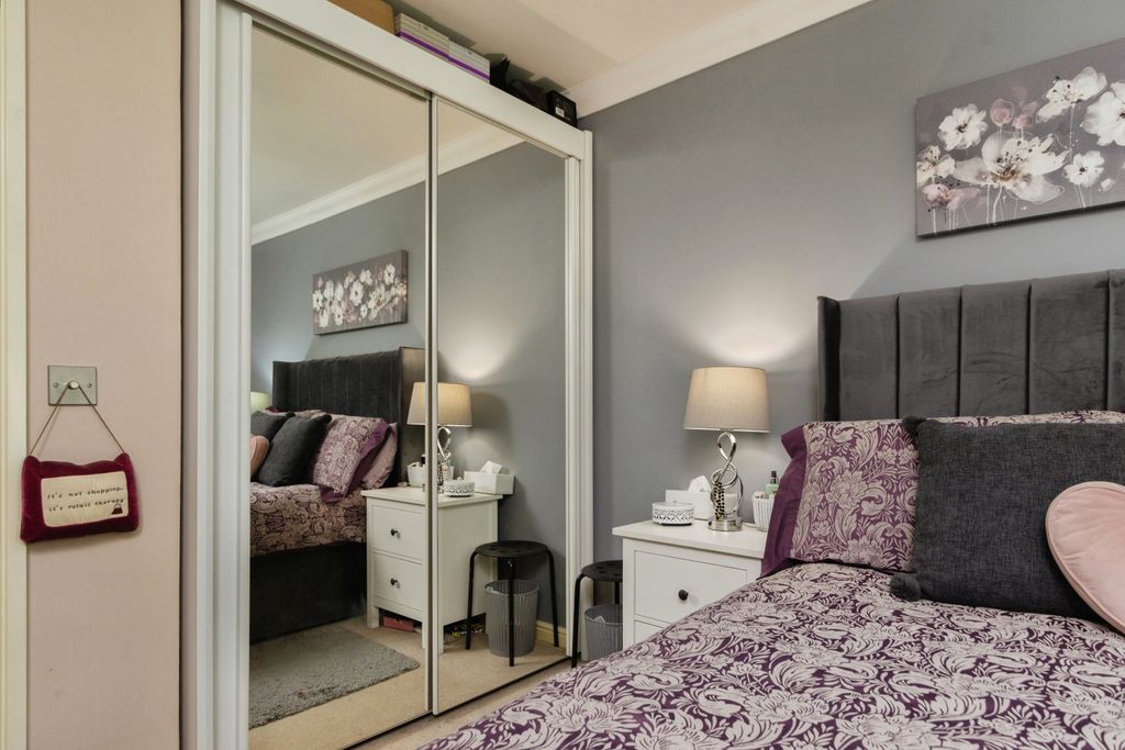 Property photo 3 of 20 Bedroom