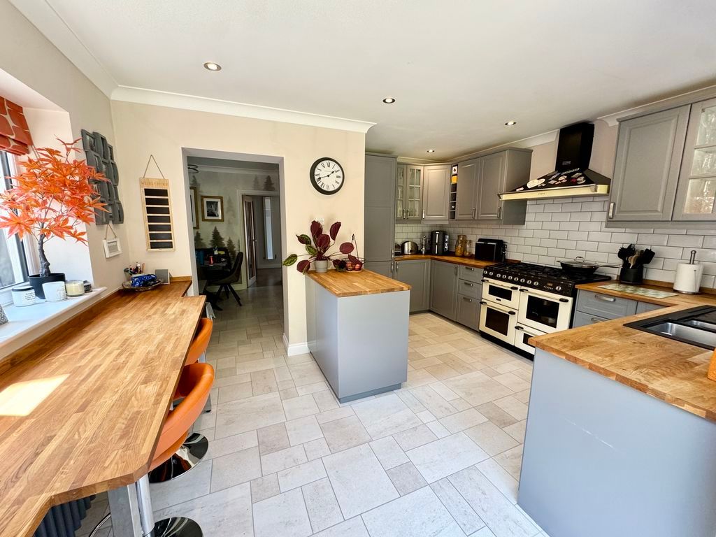 Property photo 2 of 39 Breakfast Kitchen