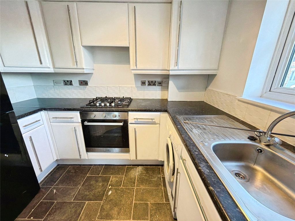 Property photo 3 of 9 Kitchen