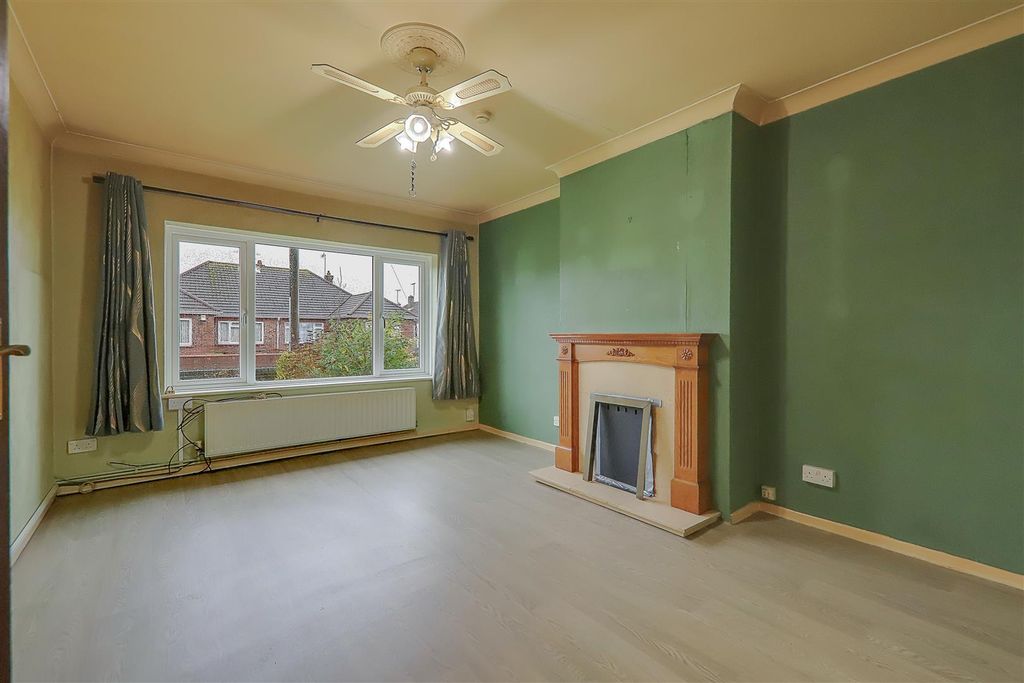 Property photo 3 of 13 Img_0977-Img_0979.Jpg