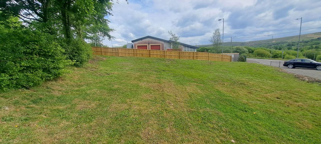 Property photo 1 of 2