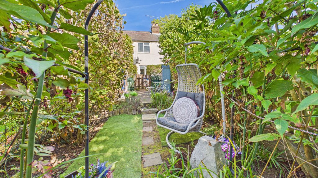 Property photo 2 of 18 Cam04968G0-Pr0164-Still002