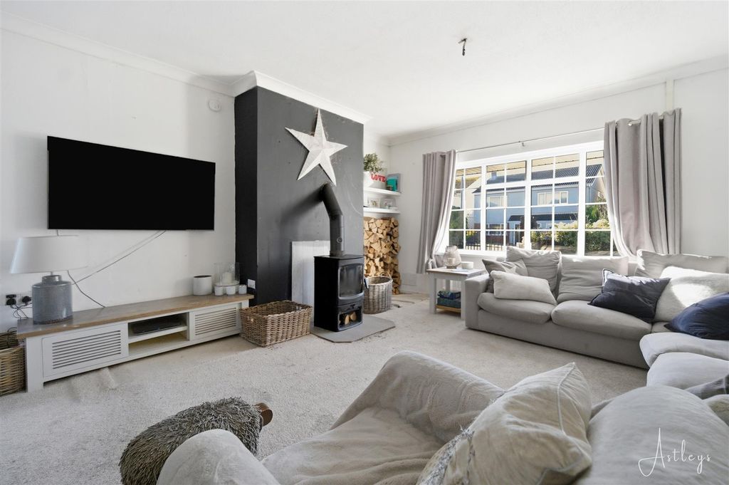 Property photo 2 of 25 Lounge