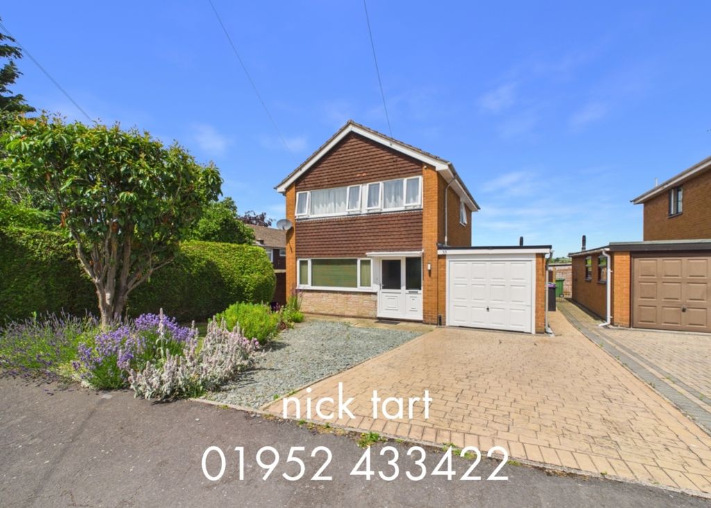 Property photo 1 of 17 10822633Front