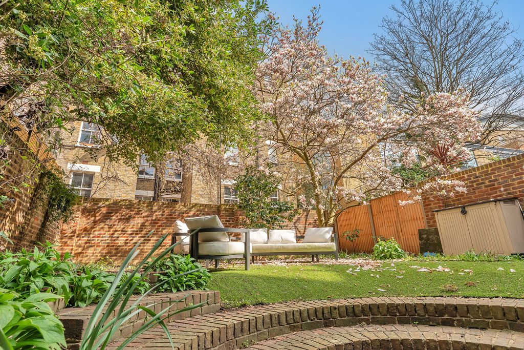 Property photo 2 of 18