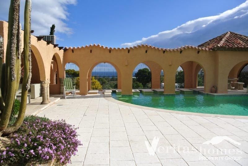 Property photo 2 of 20