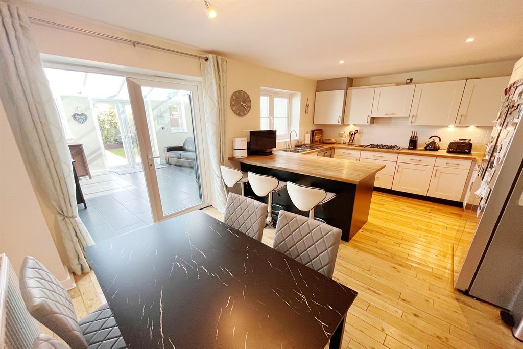 Property photo 3 of 23 Kitchen Diner