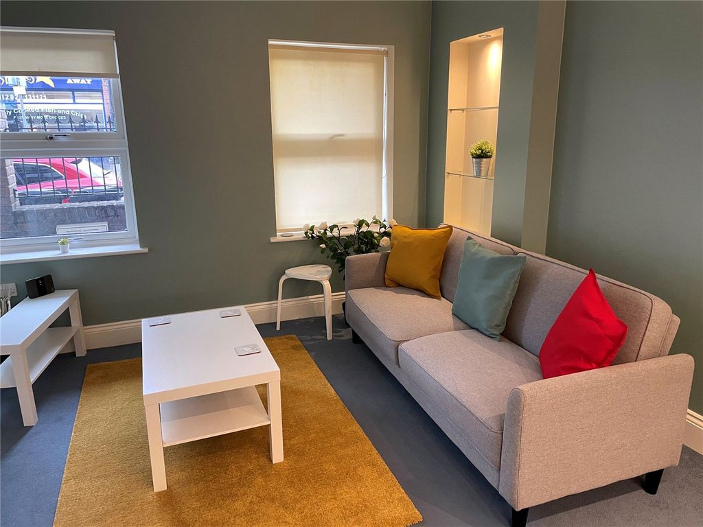 Property photo 2 of 12 Lounge