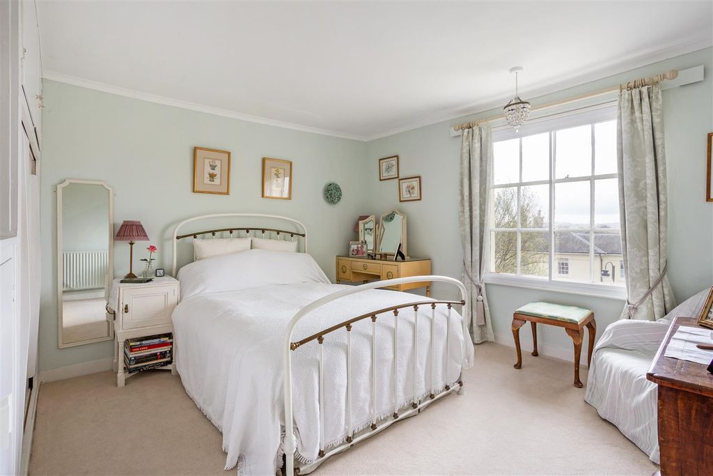 Additional image 7 of 2 bed flat for saleThe Spain, Petersfield GU32