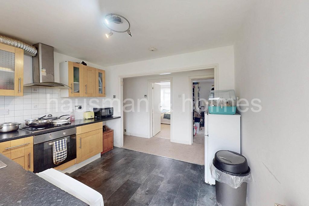 Property photo 3 of 12 W03.Jpg