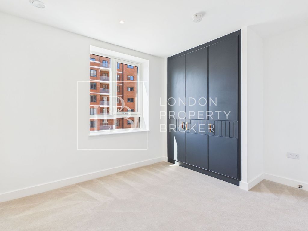 Property photo 3 of 12