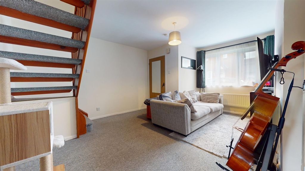 Property photo 2 of 11 Living Room