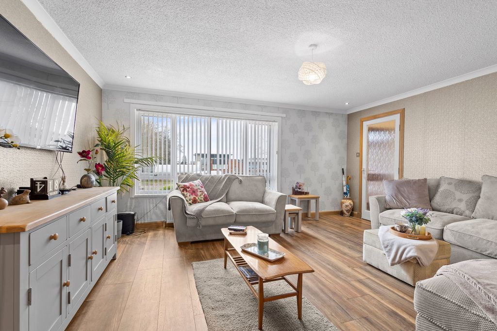 Property photo 3 of 37