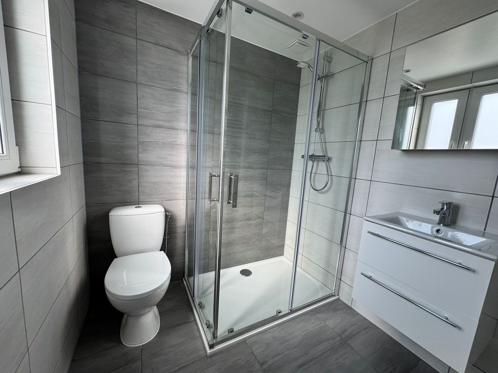 Property photo 3 of 5 Room