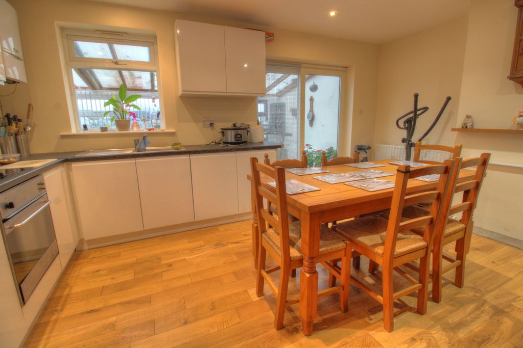 Property photo 3 of 11 Photo #3