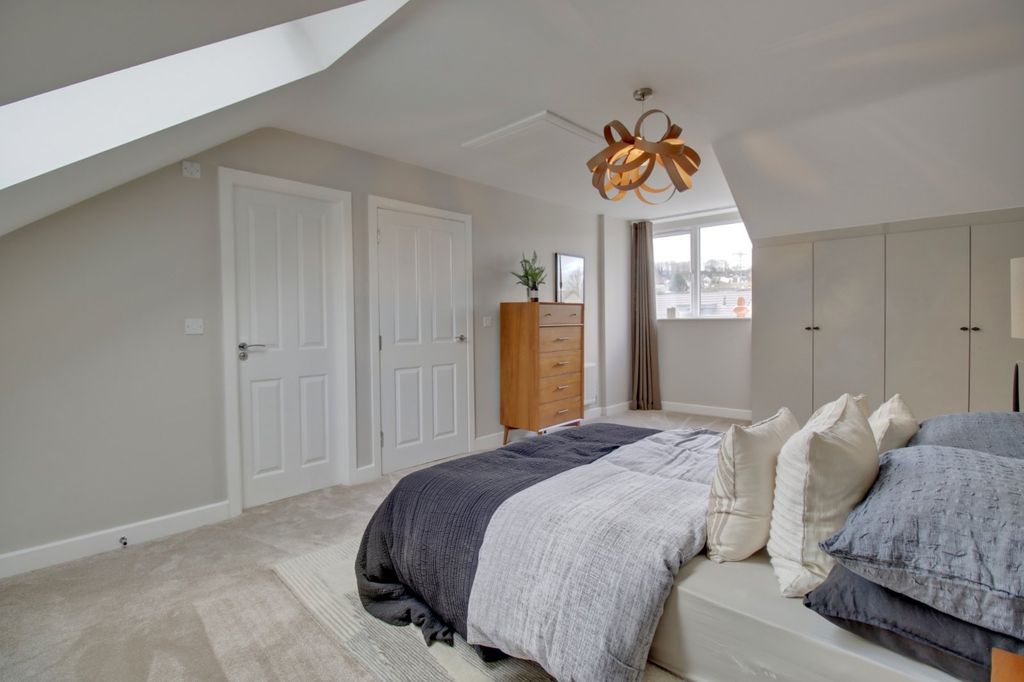 Additional image 27 of 4 bed detached house to rentPark Meadow Lane, Leeds, West Yorkshire LS12