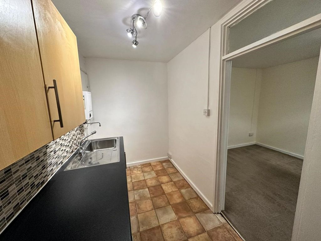 Property photo 3 of 7 8