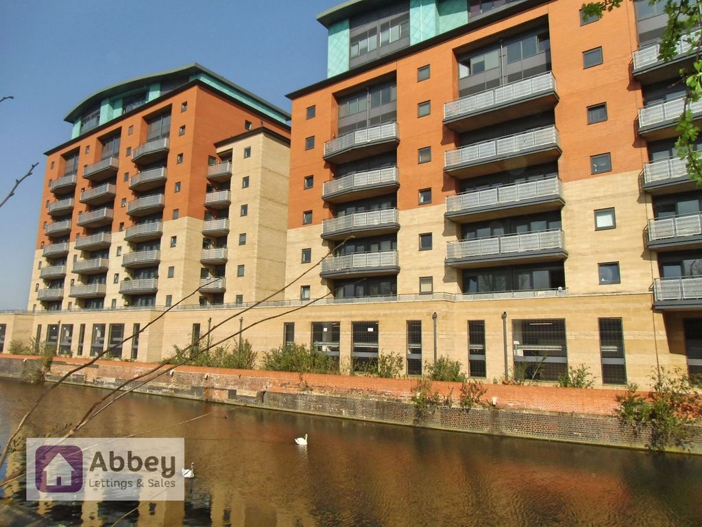 Property photo 2 of 24 Apartment Block