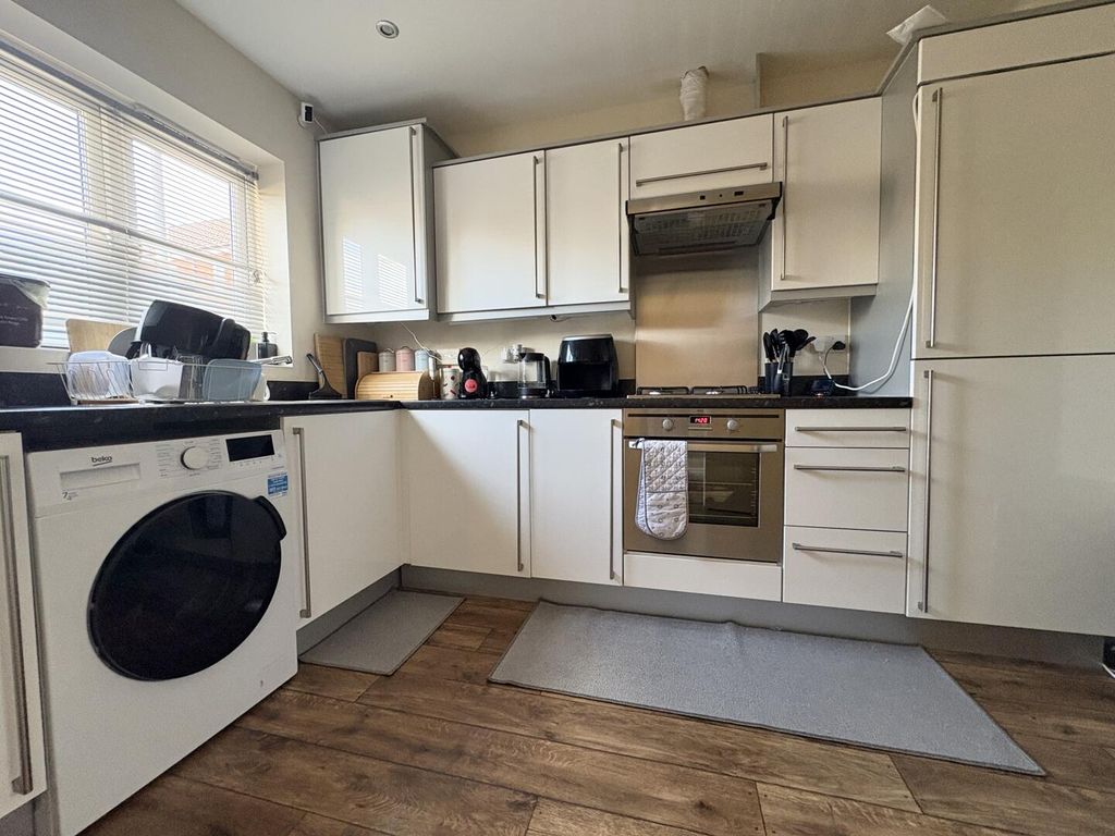 Property photo 2 of 17 Kitchen