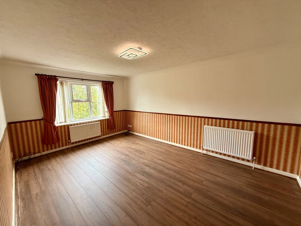 Property photo 2 of 4 Living Room