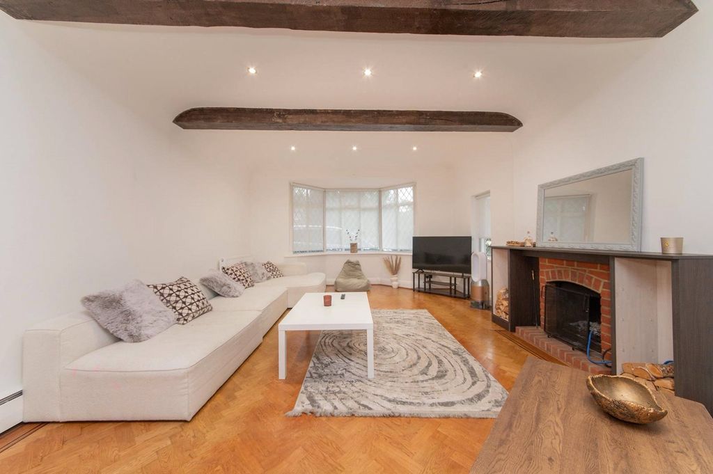 Property photo 2 of 33 Picture No. 08