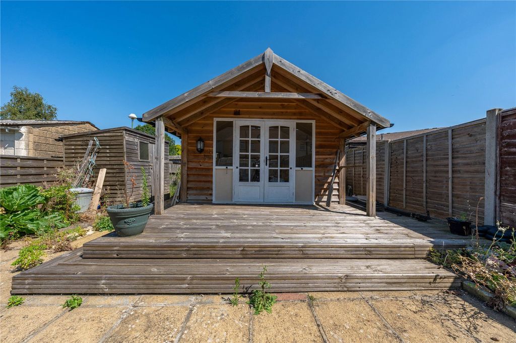Property photo 3 of 16 Picture No. 11