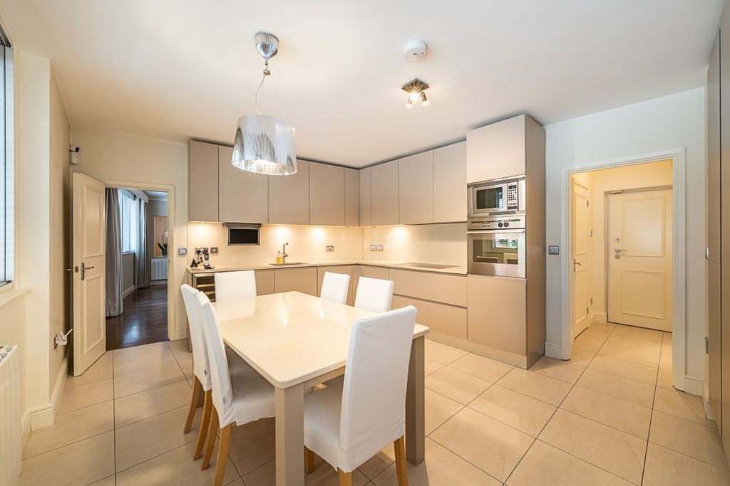 Property photo 3 of 28 1-2-Bristol-House...