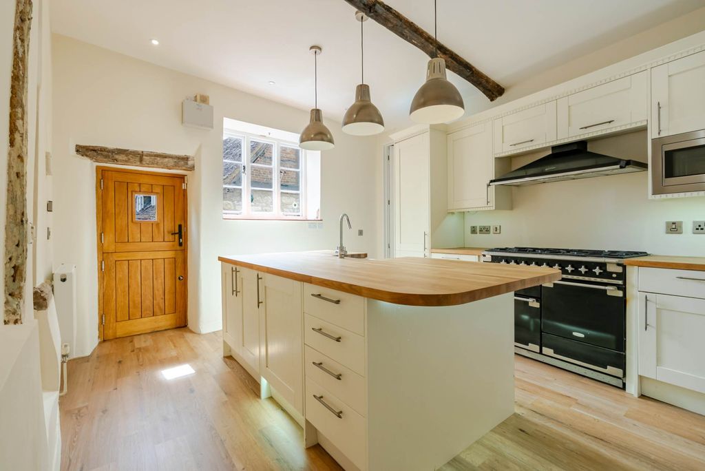 Property photo 3 of 41