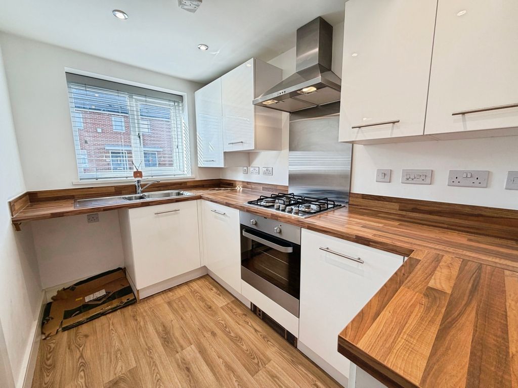 Property photo 3 of 12 Kitchen