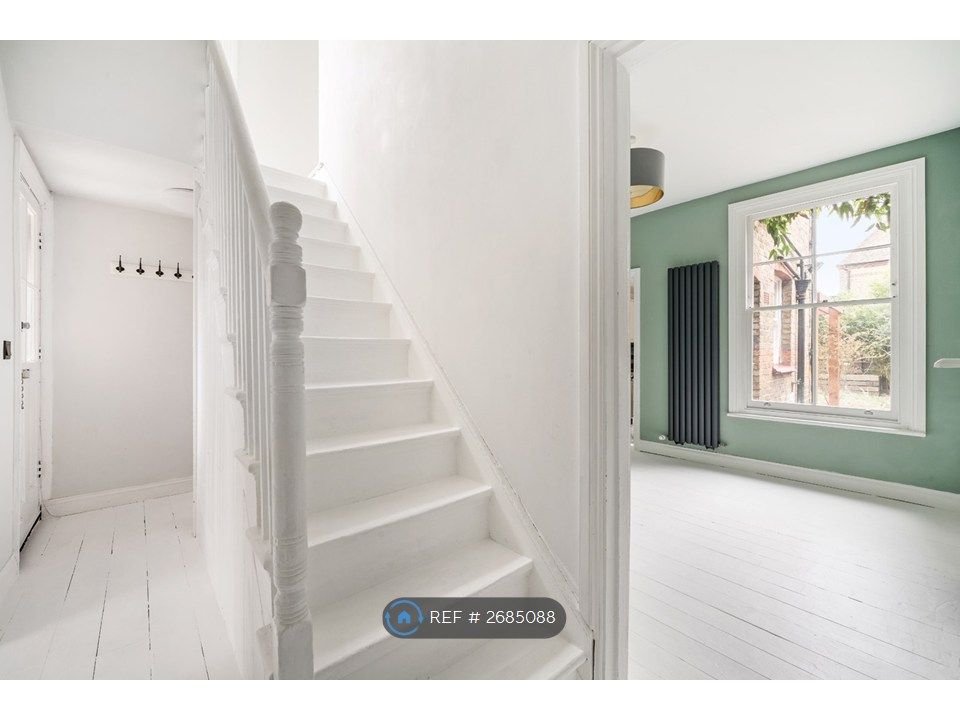 Property photo 2 of 15 Hallway