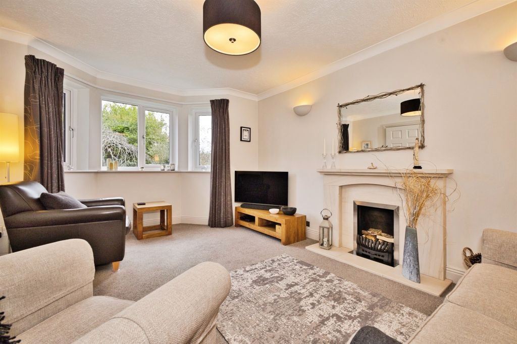 Property photo 2 of 27