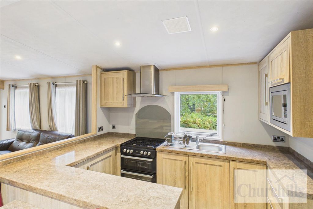 Property photo 3 of 23 Cam04454G0-Pr0032-Still002.Jpg