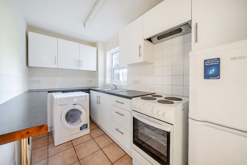 Property photo 3 of 11 Kitchen