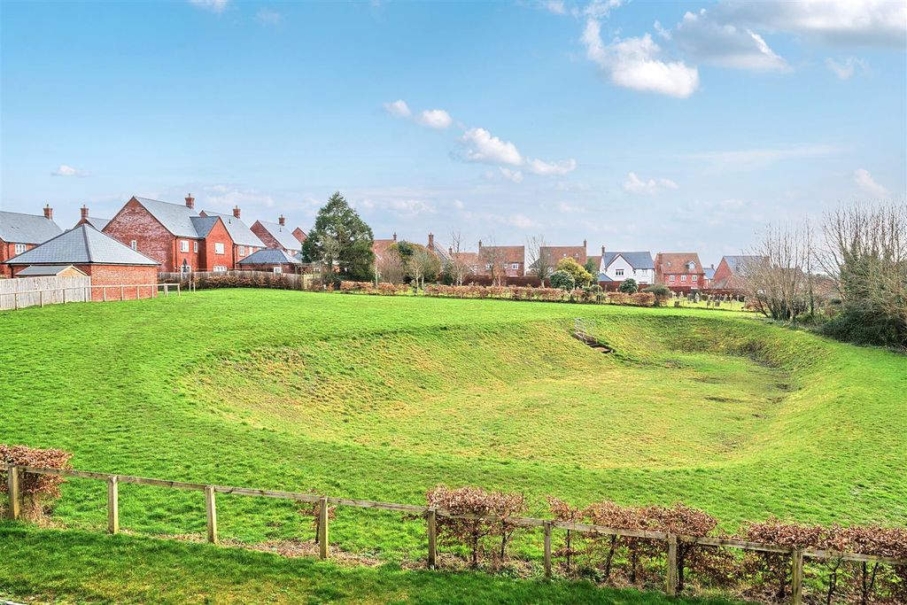 Property photo 2 of 19 Balancing Pond