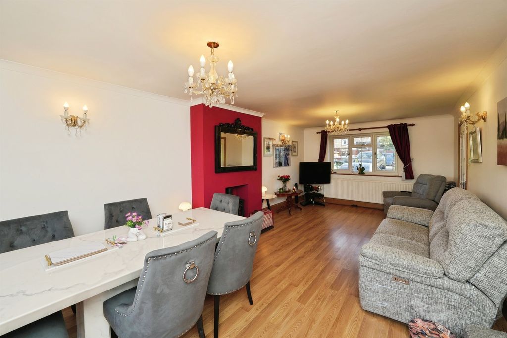 Property photo 2 of 20