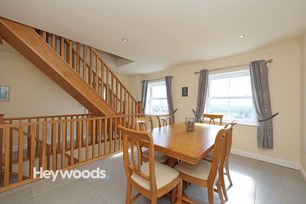 Property photo 3 of 68