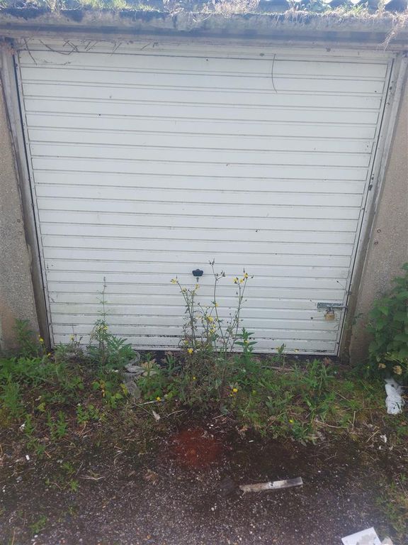 Property photo 1 of 3 4 Vale Rd Garage Photo 11.06.2024.Jpg