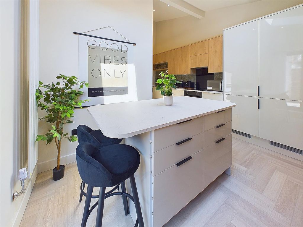 Property photo 1 of 10 Cam03736G0-Pr0017-Still005.Jpg