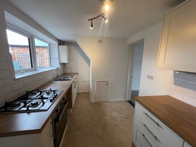 Property photo 3 of 10 Kitchen