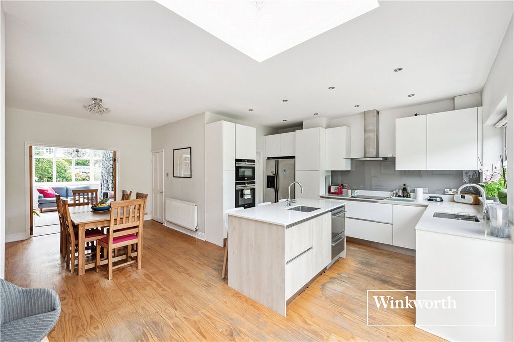 Property photo 1 of 22 Picture No. 08