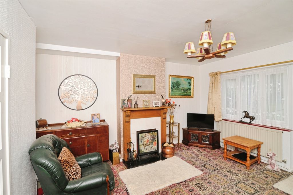 Property photo 3 of 17