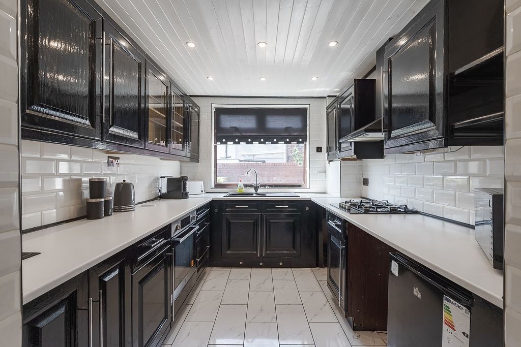 Property photo 3 of 18 4071899
