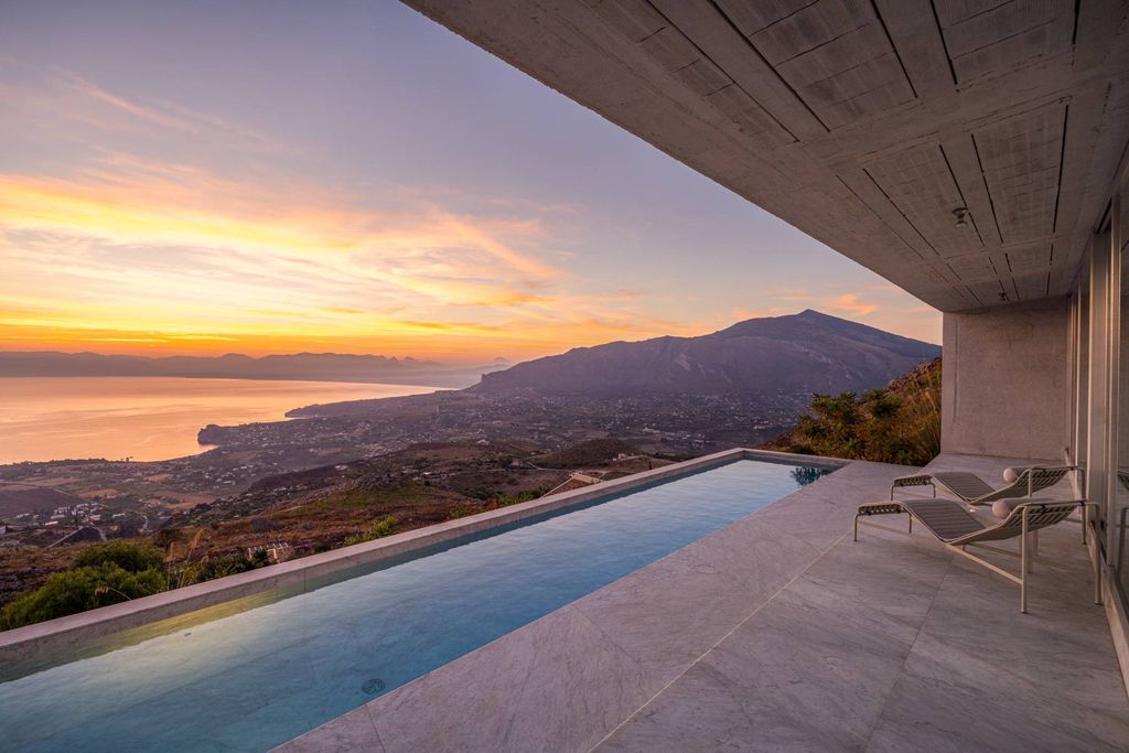 Property photo 1 of 32